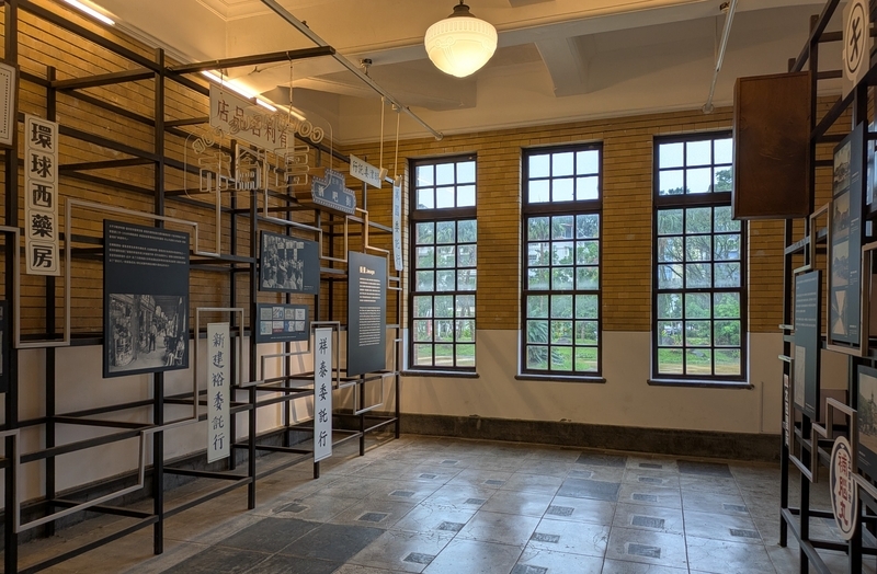 窓構成の展示 建物前面の窓の構成が確認できる展示スペース。