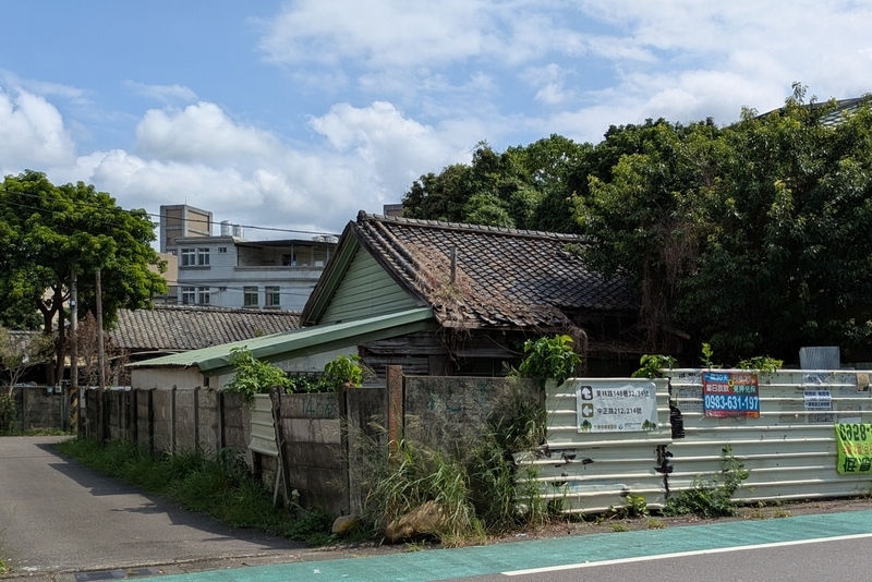 再整備予定の宿舎群 段階的な再整備が予定されている宿舎群の外観。