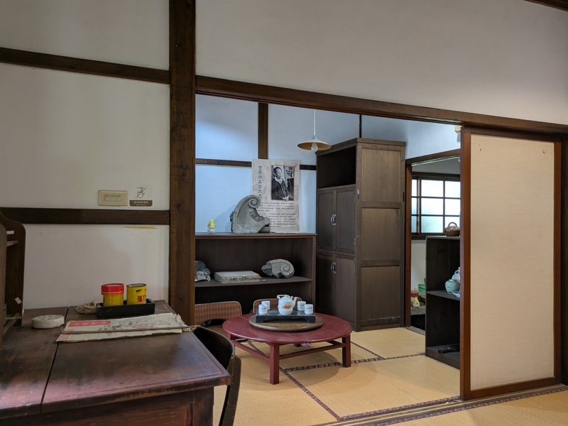 蕭如松の暮らし △館内では画家・蕭如松が過ごした当時の暮らしの様子が再現されている。