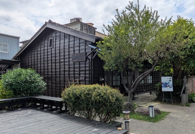 展示館外観 △展示館の外観。元の住宅を活かした構造が印象的である。