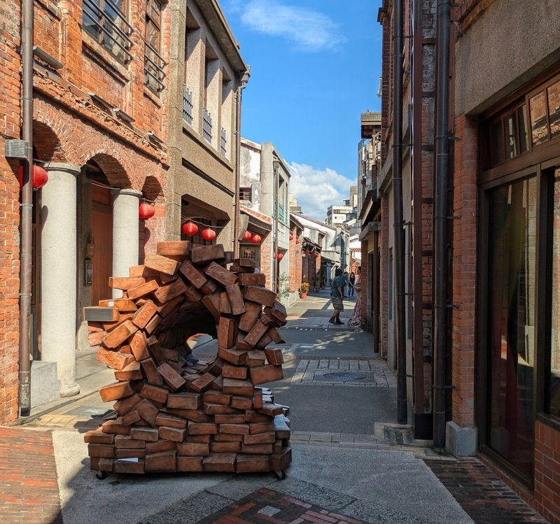 通りのアート作品 通りに展示されているアート作品。