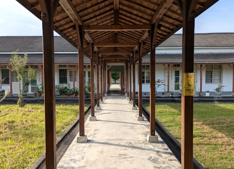 1号館から見た回廊 1号館と4号館をつなぐ回廊を1号館側から見た様子。