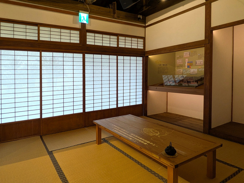 床の間のある畳部屋の保存 床の間を備えた畳の部屋が保存されている様子。