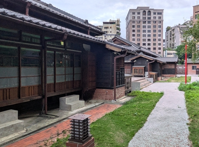 南側の縁側 日本家屋の南側に設けられた縁側。