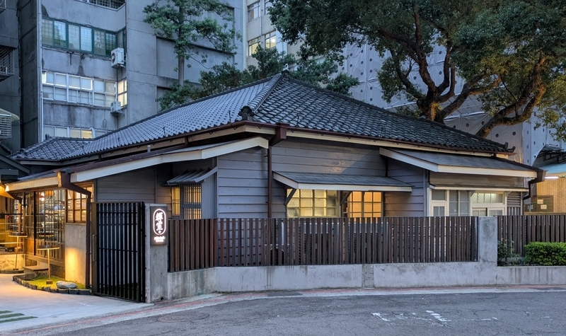 通りから見た輝室の外観 通り側から見た、輝室としてリノベーションされた日本家屋の外観。