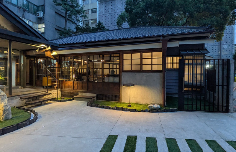 輝室の客席となった日本家屋 レストラン輝室の客席としてリノベーションされた日本家屋の外観。