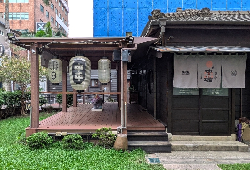 日式住宅の正面外観 カフェとして活用されている日式住宅の正面外観。