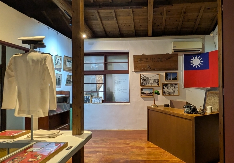 当時の海軍オフィスを再現した展示空間。