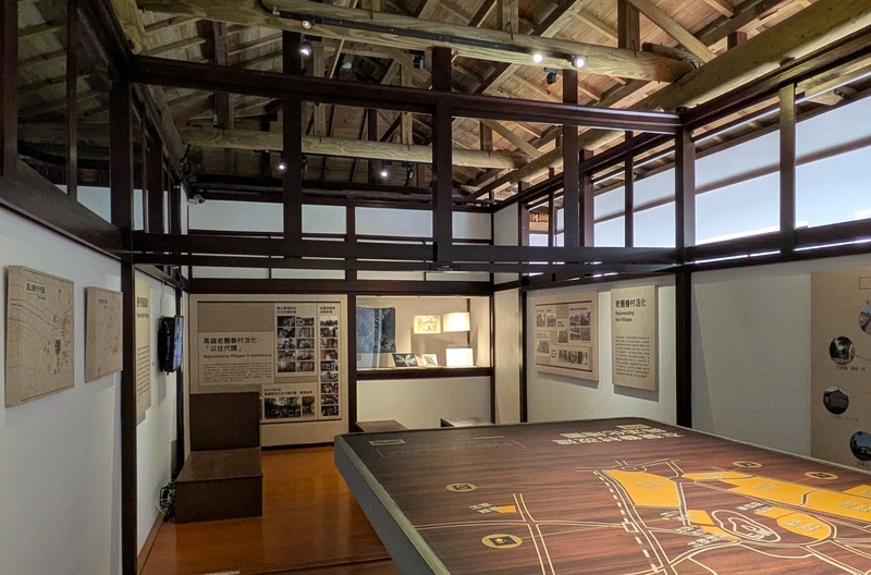 高雄市全体に広がる眷村を紹介する展示パネル。