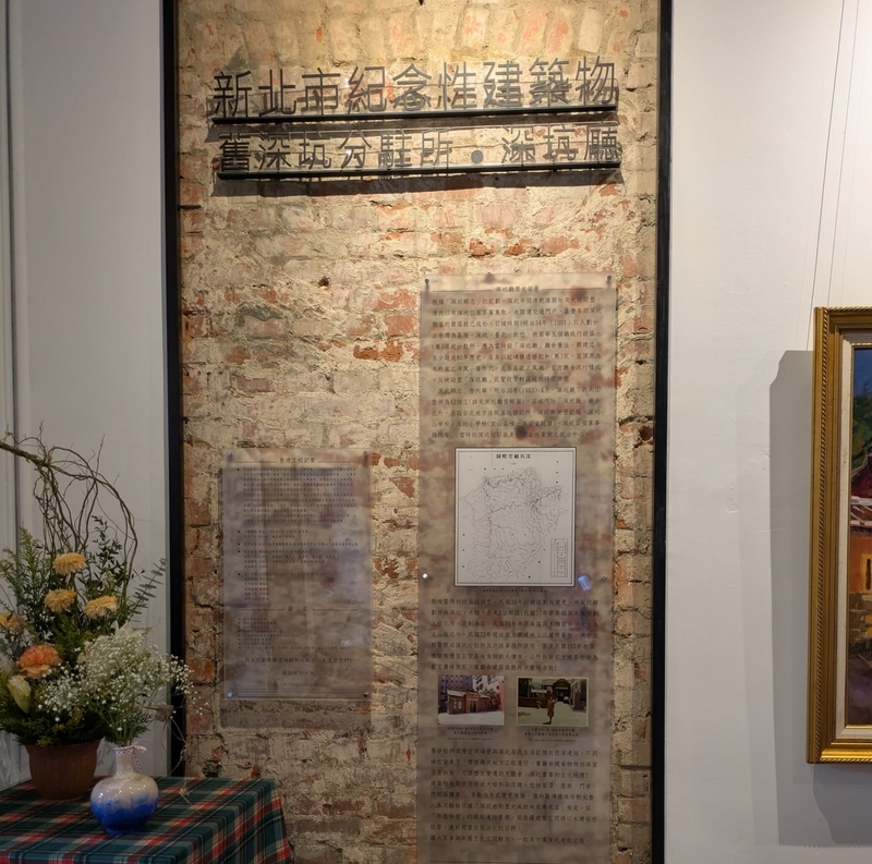 歴史解説展示 建物の歴史や背景を解説する展示の様子。