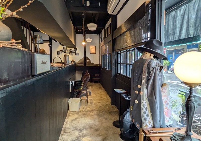 仕立て道具の展示 1階カウンター周辺に展示された仕立て道具。嘉義の老舗西装社の歴史を感じる展示。