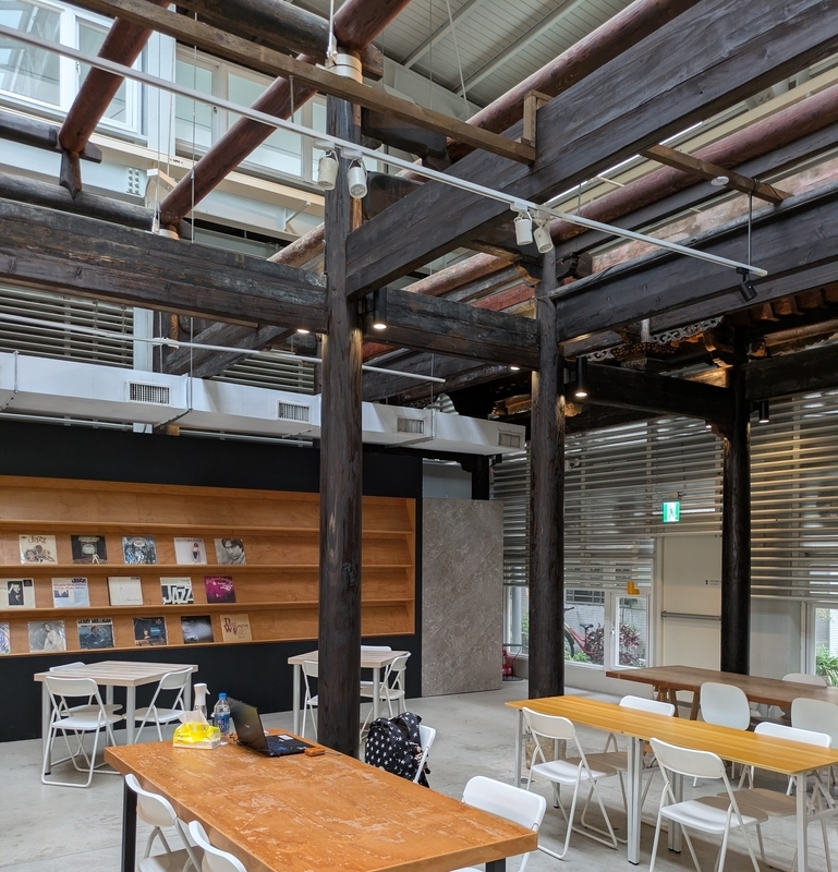 展示コーナー客席 展示コーナーが併設された客席空間。