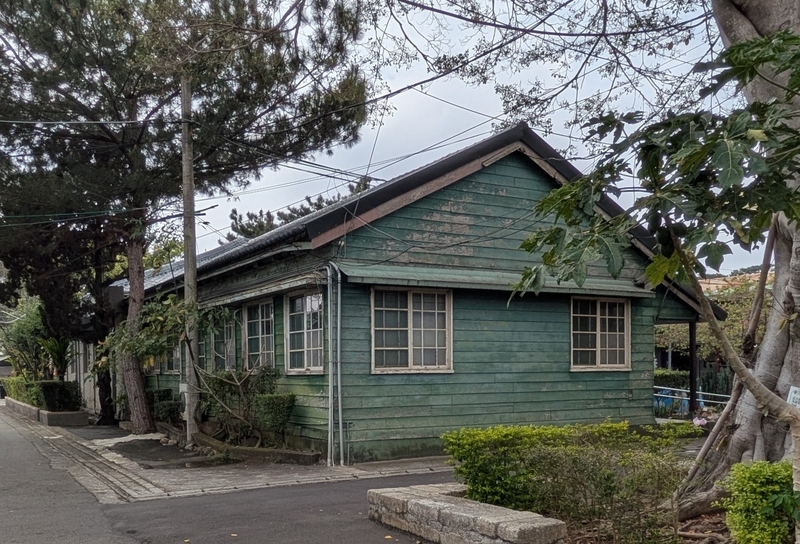 木造オフィス棟 園区内に残る木造建物のオフィス棟。