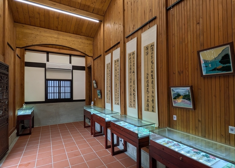 玄関展示 蘭井街楊宅の玄関部分で行われている展示。