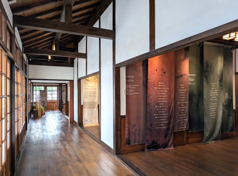 連続する展示空間 広縁に連続する展示空間。