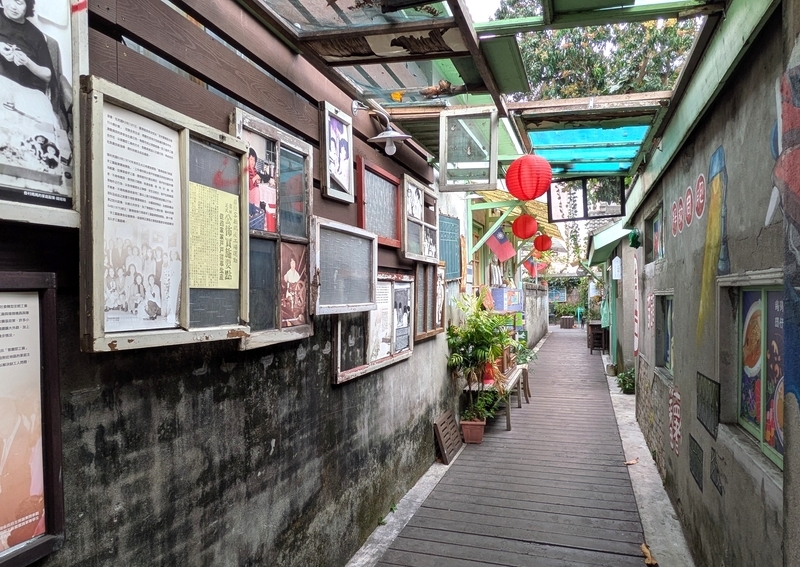 路地の装飾 もう一つの路地にある装飾や展示。