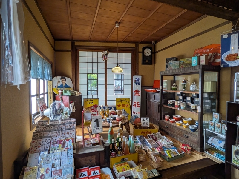 昭和グッズの店内 商店の店内。昭和グッズ、日本雑貨を扱う。