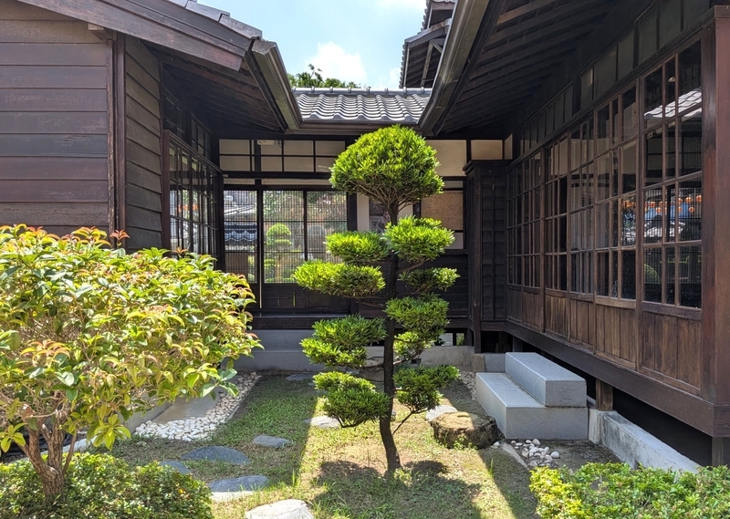裏棟の中庭。