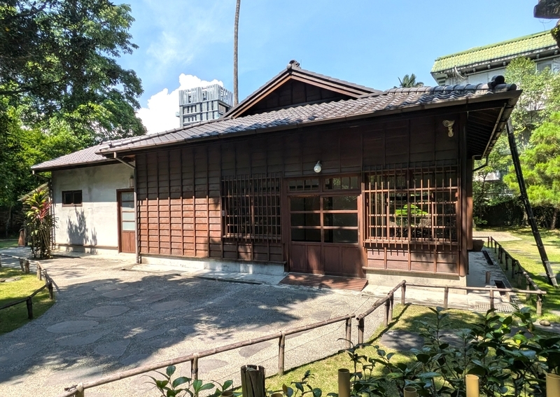 エントランス側の外観 入ると土間になるエントランス側の外観。