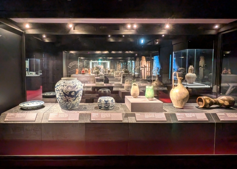 中国美術展示室 中国美術、器などの展示室。