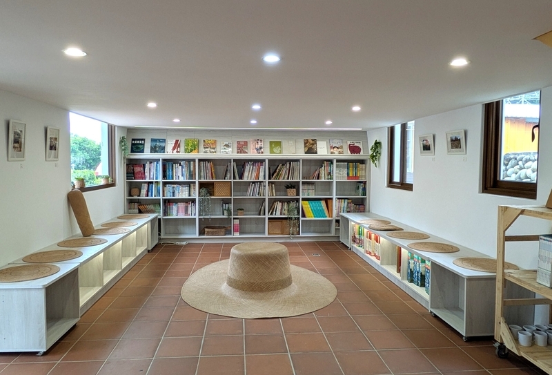 図書コーナー 2024年に整備された図書コーナー。