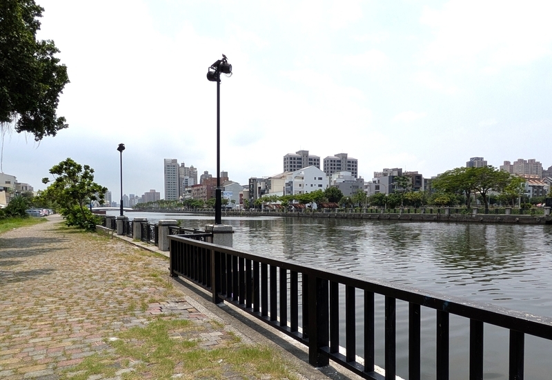 運河を望む 敷地から運河を臨む。