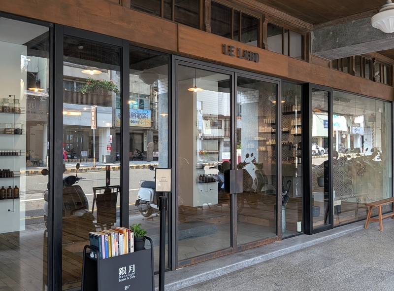 エントランス 店舗のエントランス。