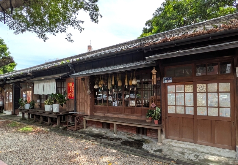 4世帯で一つの建物なので、横に長い。