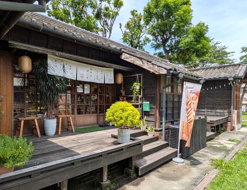 好東西研究所の反対側の外観。メインのエントランス。