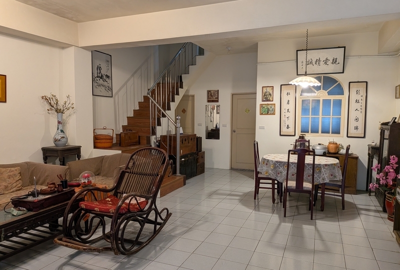 眷村の暮らし展示 家具や生活用品を使ってかつての眷村での暮らしを紹介する展示。