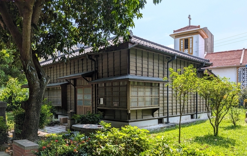 単棟式の日本家屋 階級の高い役職者向けに建てられた独立型の日本家屋と庭。