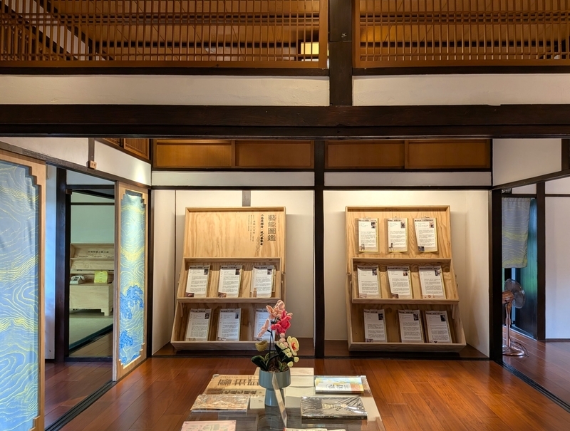大渓の木工職人を紹介するカタログ。
