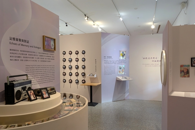レコードなどの展示 レコードやダイアローグを紹介する館内展示。