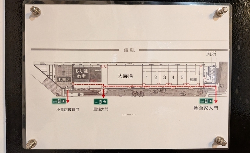 フロアガイド 施設の構成が分かるフロアガイドと避難図。