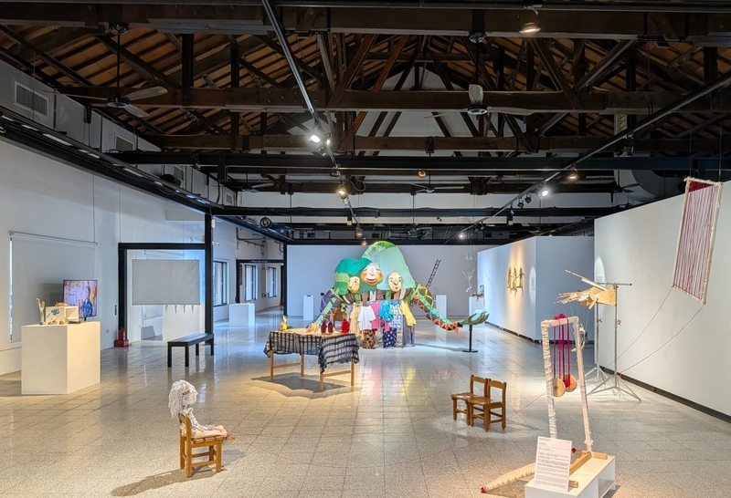 現代美術の展示 レジデントアーティストによる現代美術の展示。