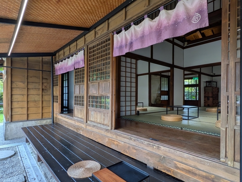縁側と和室が接する境界部分。