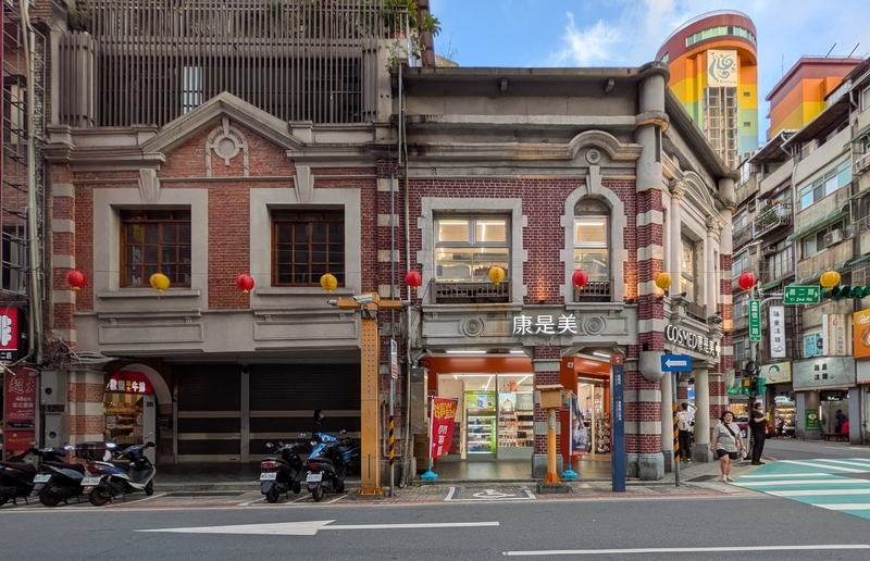 もう一方の側面外観 もう一方の側面から見た建物外観。
