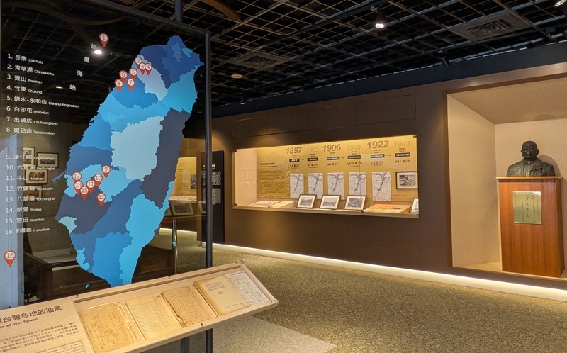 台湾の油田と採掘現場の展示 台湾の油田や採掘現場を紹介する展示。
