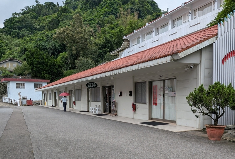 特産品と土産物の販売所 地元特産品や土産物を扱う販売所。