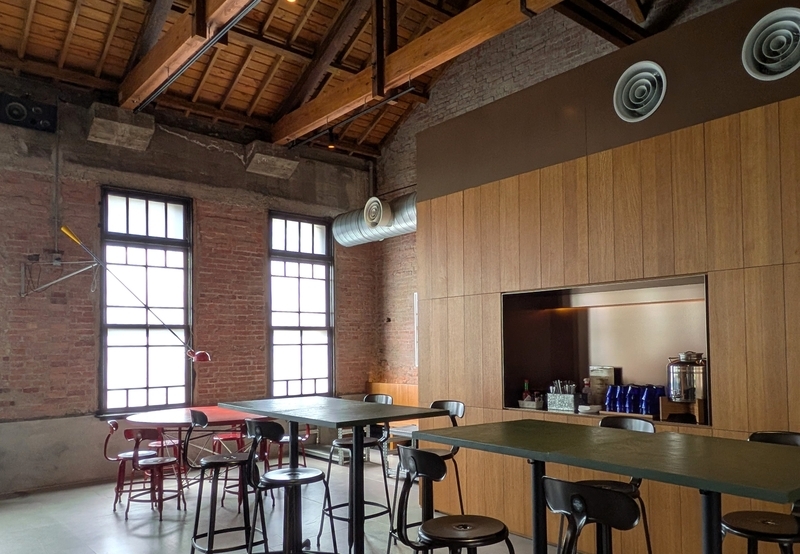 奥にある客席 HAUSINC CAFEの奥に設けられた客席。